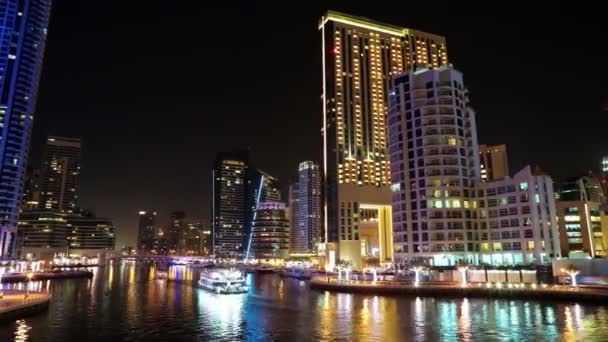 Dubai Marina v noci — Stock video