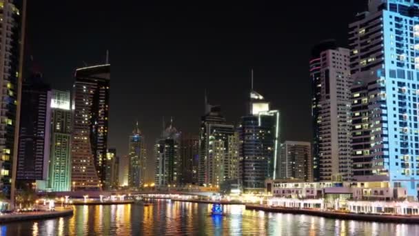 Dubai Marina v noci — Stock video