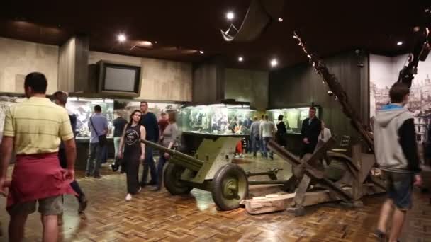 人们在乌克兰国立历史博物馆 — 图库视频影像