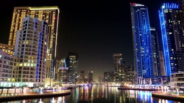 Dubai Marina på natten — Stockvideo