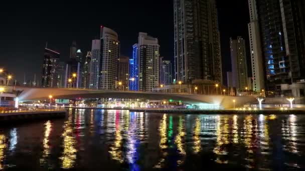 Dubai Marina bei Nacht — Stockvideo