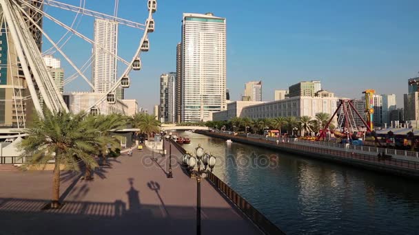 Al Qasba canale e ruota panoramica — Video Stock