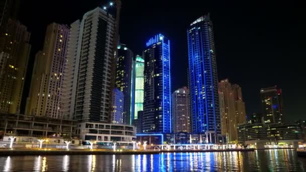 Dubai Marina på natten — Stockvideo