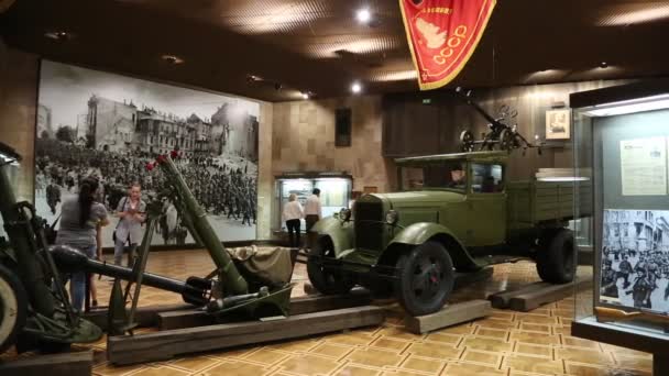 People in national museum of history of Ukraine — Stock Video