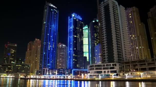 Dubai Marina por la noche — Vídeos de Stock