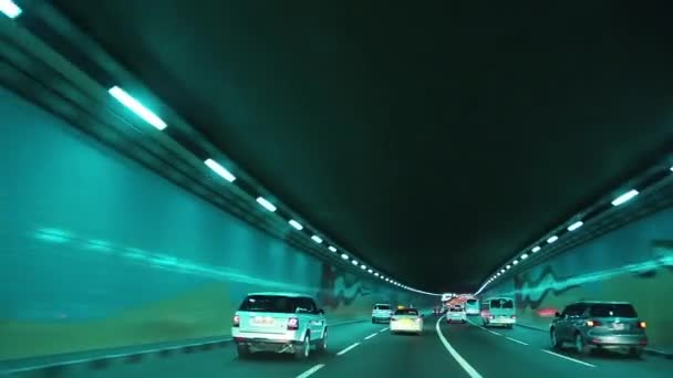 Rijden door een tunnel in Dubai — Stockvideo