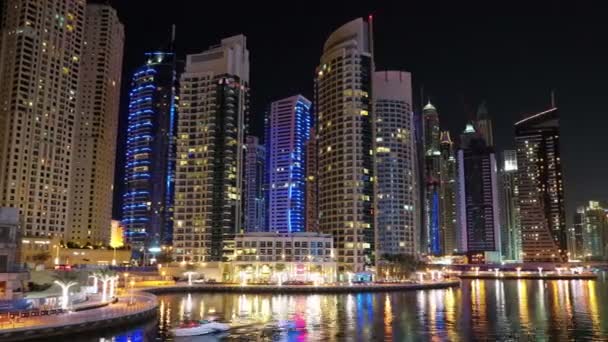 Dubai Marina på natten — Stockvideo