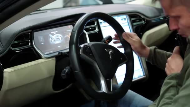 Man with camera inside Tesla — Stock Video