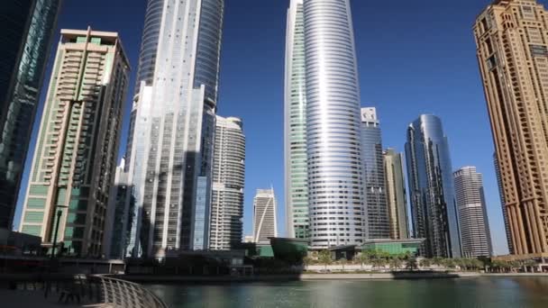 Almas tower ve Jumeirah Lakes Towers — Stok video