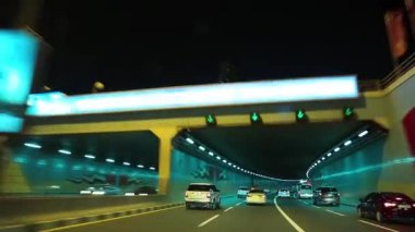 Dubai tünelinden sürüş