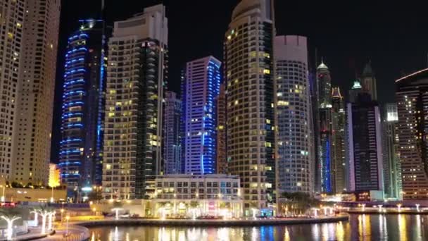 Dubai Marina por la noche — Vídeos de Stock