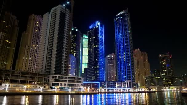 Dubai Marina bei Nacht — Stockvideo