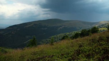 4k rainclouds dağlarda Timelapse