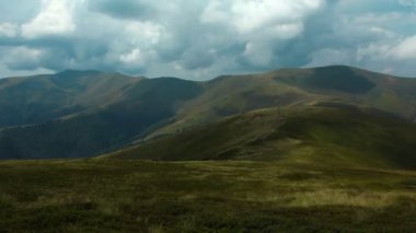 4k fırtına bulutları dağlarda Timelapse