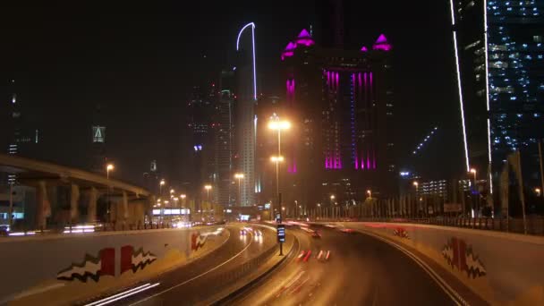 4 k Dubaji městský provoz v noci — Stock video