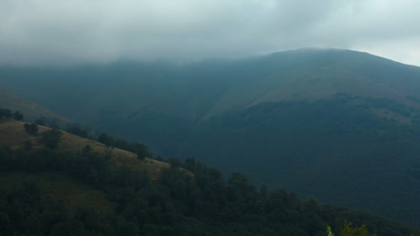 4k Zeitraffer von Gewitterwolken in den Bergen — Stockvideo