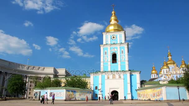 4K Mikhailovsky Monasterio de cúpula dorada — Vídeo de stock