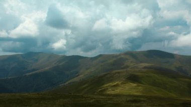 4k fırtına bulutları dağlarda Timelapse