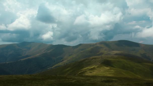 4K Timelapse av stormskyer i fjell – stockvideo