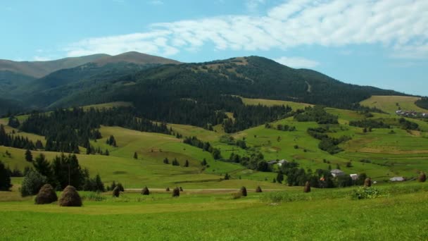 4k Timelapse van wolken en de mooie groene velden — Stockvideo