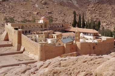 Aziz Katerinler Manastırı, resmi olarak Mısır 'daki Tanrı' nın ayak bastığı Sina Dağı Manastırı.