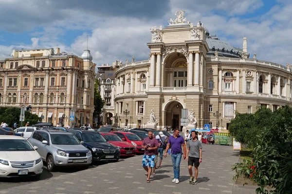 Одесса Украина Сентября 2019 Люди Вблизи Одесского Национального Академического Театра — стоковое фото