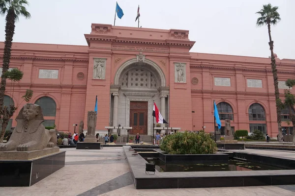 Cairo Egito Dezembro 2019 Pessoas Perto Museu Antiguidades Egípcias Vulgarmente — Fotografia de Stock