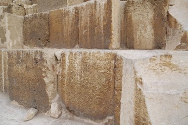 Büyük Giza Piramidinin devasa blokları, aynı zamanda Khufu Piramidi ya da Mısır 'daki Cheops Piramidi olarak da bilinir.