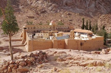 Aziz Katerinler Manastırı, resmi olarak Mısır 'daki Tanrı' nın ayak bastığı Sina Dağı Manastırı.