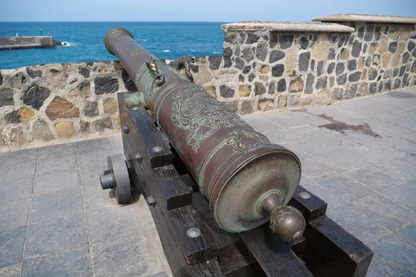 Tenerife岛 Puerto Cruz市 加那利群岛 西班牙大西洋沿岸有轮子的旧大炮 — 图库照片