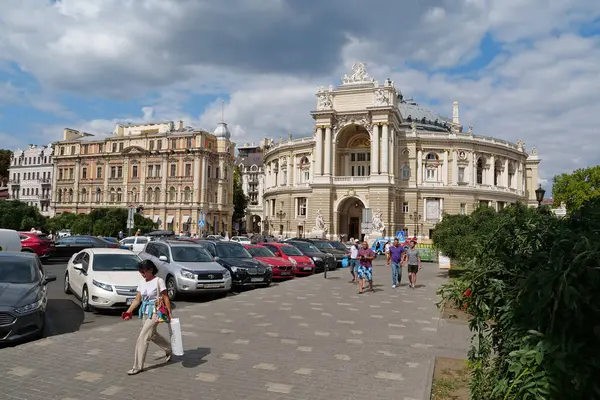 Ukraine Odessa Setembro 2019 Pessoas Perto Odessa National Academic Theatre — Fotografia de Stock