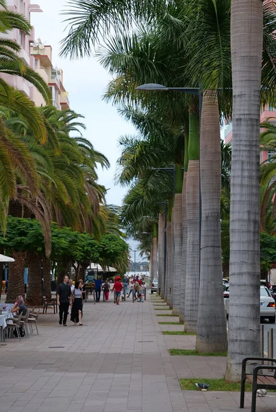 Tenerife Island Puerto Cruz Spanje September 2019 Mensen Auto Straat — Stockfoto