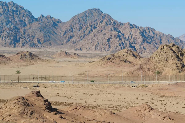 Οδική Κυκλοφορία Στην Έρημο Σινά Κοντά Στην Πόλη Sharm Sheikh — Φωτογραφία Αρχείου