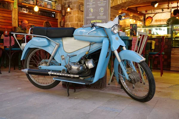 Montenegro Petrovac Julio 2019 Antigua Moto Azul Restaurante Ciudad Petrovac — Foto de Stock