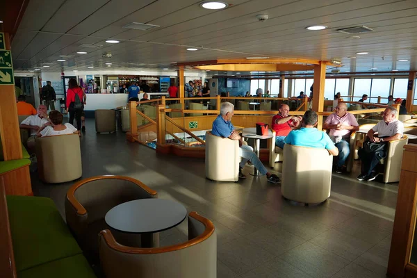 Océano Atlántico Islas Canarias Octubre 2019 Personas Dentro Del Ferry — Foto de Stock