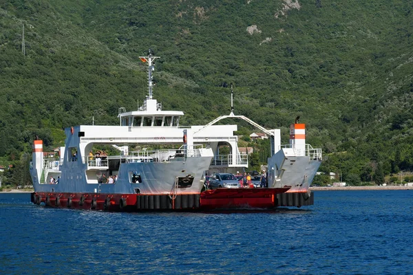 Lepetane Kamenari Montenegro Junio 2019 Barco Ferry Con Coches Personas —  Fotos de Stock