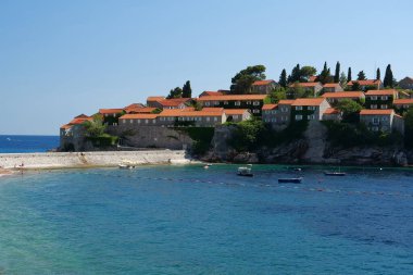 Sveti Stefan - Karadağ 'da tatil beldesi ve küçük bir ada