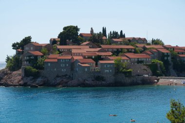 Sveti Stefan - Karadağ 'da tatil beldesi ve küçük bir ada
