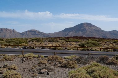 Volkan Teide 'nin içinde, içinde katı lav bulunan yol, Tenerife Adası, Kanarya Adaları, İspanya