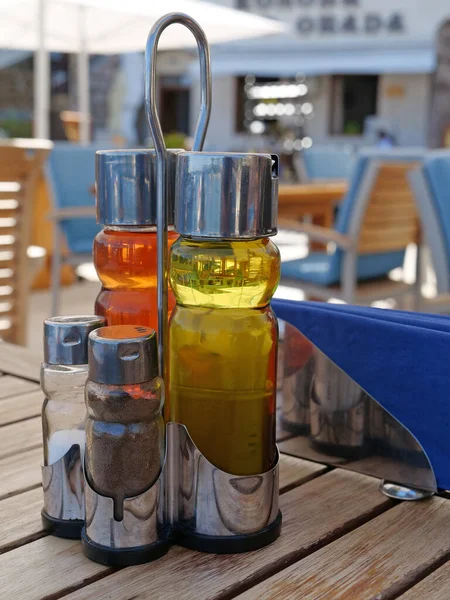 Restaurant Table Olive Oil Vinegar Salt Pepper Well Napkins — Stock Photo, Image