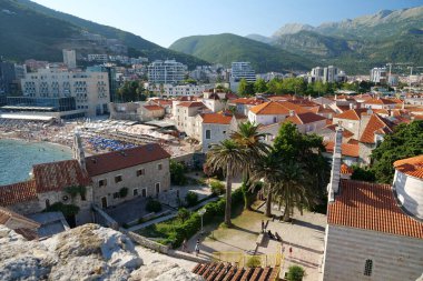Budva 'nın eski kenti, Karadağ' ın Adriyatik Denizi üzerindeki Panoraması