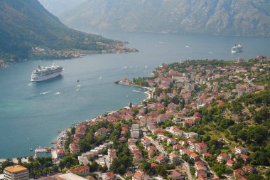 Kotor Körfezi, Adriyatik Denizi, Karadağ 'da yolcu gemileri