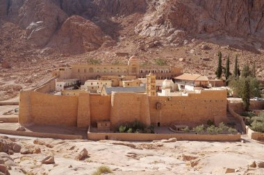 Aziz Katerinler Manastırı, resmi olarak Mısır 'daki Tanrı' nın ayak bastığı Sina Dağı Manastırı.