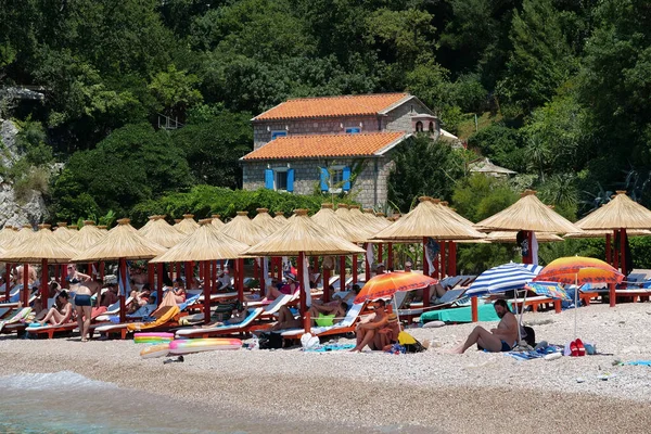 Монтенегро Июля 2019 Года Люди Пляже Черногории Адриатическое Море — стоковое фото