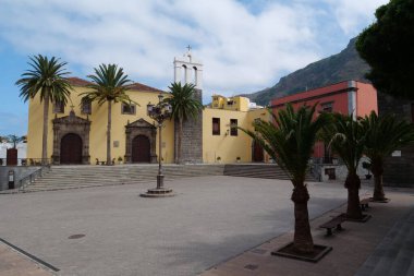 San Francisco Manastırı Garachico kasabasının merkezi meydanı, Tenerife, Kanarya Adaları
