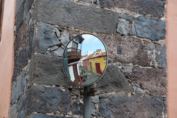 Reflejo Coches Personas Espejo Seguridad Vial Exterior —  Fotos de Stock