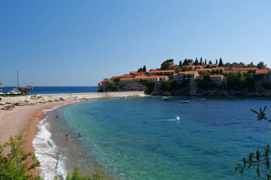 Sveti Stefan - Karadağ 'da tatil beldesi ve küçük bir ada