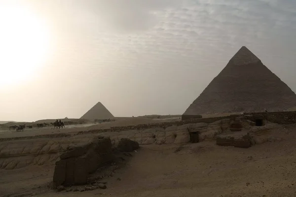 エジプト カイロ ギザのカフラーとメンクールのピラミッド — ストック写真