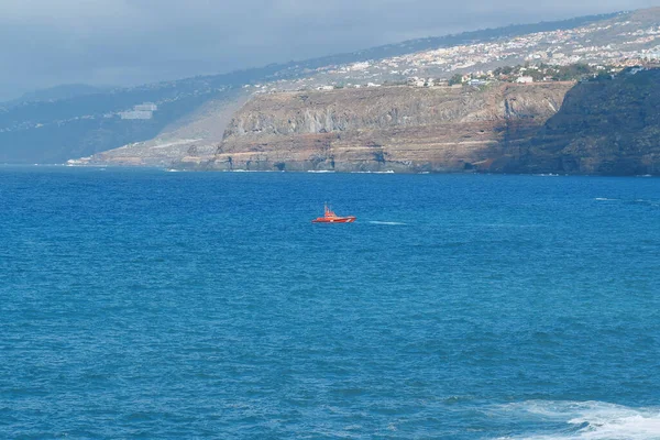 Barco Salva Vidas Vermelho Oceano Atlântico Perto Cidade Puerto Cruz Imagens De Bancos De Imagens Sem Royalties