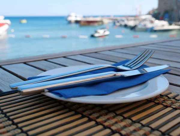 Knife Fork Lie Plate Restaurant Sea View — Stock Photo, Image